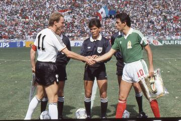 Tan sólo un año después del Terremoto de 1985, se celebró la Copa del Mundo de México. Los Estadios de Ciudad Universitaria y Azteca vieron cómo Maradona se convertía en leyenda al llevar a Argentina a su segundo título mundial. Hoy, el Coloso de Santa Ursula sigue siendo revisado para confirmar que recibirá este año a la NFL, la Liga Mx y se alistará para su tercer Mundial en el 2026. 
