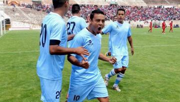 Alfredo Ram&uacute;a celebra un gol con Real Garcilaso.