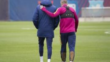 Luis Enrique con Iniesta en un entrenamiento del Barça.