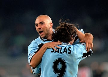La Lazio pagó unos quince millones de euros al Barcelona para fichar al talentoso mediocentro nacido en Santander. Pero una lesión hizo que le conjunto italiano decidiera cederle al Olympique de Marsella y el siguiente año al Barcelona, donde tampoco alcanzó un buen nivel.