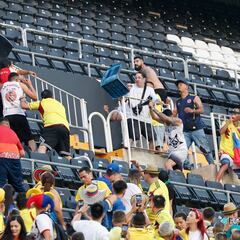Pelea en Mestalla durante el Colombia-Irak