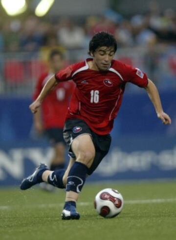 Gerardo Cortés se formó en Concepción donde debutó a corta edad. Llegó al Mundial Sub de Canadá, jugó en Colo Colo, y actualmente está sin club.