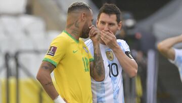 Brazil's Neymar (L) and Argentina's Lionel Messi talk before their South American qualification football match for the FIFA World Cup Qatar 2022 at the Neo Quimica Arena, also known as Corinthians Arena, in Sao Paulo, Brazil, on September 5, 2021. (Photo by NELSON ALMEIDA / AFP)