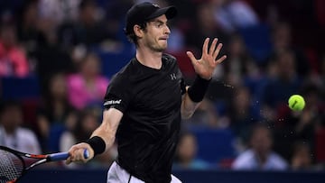 Andy Murray of Britain hits a return against Roberto Bautista Agut of Spain in their men&#039;s singles finals match at the Shanghai Masters tennis tournament in Shanghai on October 16, 2016 / AFP PHOTO / JOHANNES EISELE