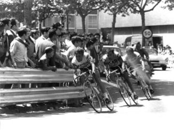 Gómez del Moral, considerado el mejor ciclista andaluz de la historia, ha desarrollado una extensa y fructífera carrera profesional entre los años 1956 y 1972, consiguiendo un total de 53 victorias con los equipos Licor 43, Faema, Ignis o KAS.