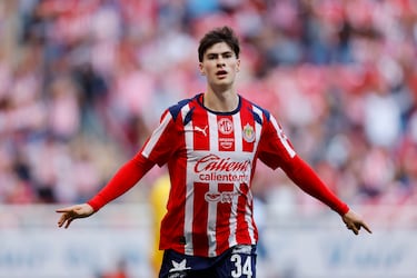Chivas striker chases 45-year-old goalscoring record