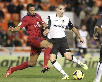 Jugó con el Valencia la temporada 13/14.