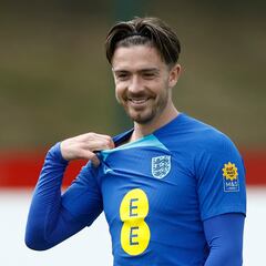 Grealish se lleva los aplausos al ayudar a un hincha de su eterno rival que padece leucemia