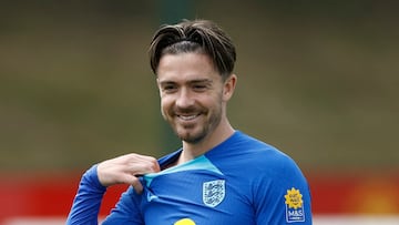 Grealish se lleva los aplausos al ayudar a un hincha de su eterno rival que padece leucemia