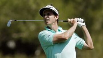 Gonzalo Fernández-Castaño mira dónde cae la bola.