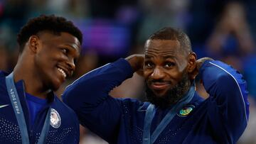 Paris 2024 Olympics - Basketball - Men's Victory Ceremony - Bercy Arena, Paris, France - August 10, 2024. Gold medallists Lebron James of United States and Anthony Edwards of United States react during the ceremony. REUTERS/Evelyn Hockstein