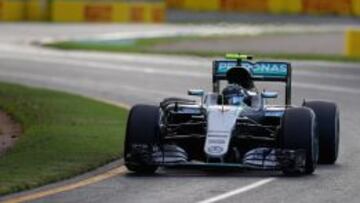 Rosberg con el Mercedes durante la carrera en Australia.
