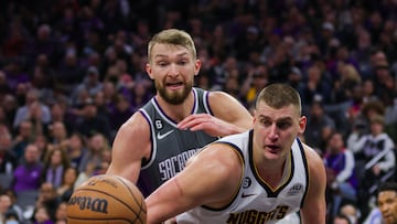 Gran papel del pívot y extraordinaria remontada de unos Kings que llegaron a ir perdiendo de 19 ante Jokic, pero se impusieron en un final de locos.