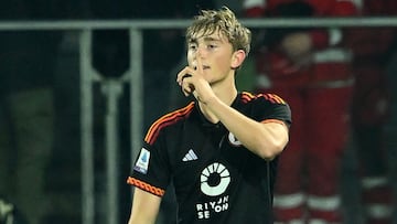 Huijsen manda callar a la grada del Frosinone.