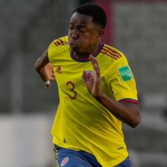 ¿Quién acompañará a Murillo? Dupla central inédita ante Chile