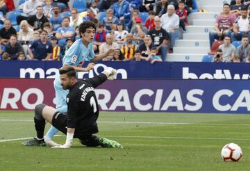 
Levante 2-2 Atlético de Madrid | Camello recibió el balón de Koke en el segundo palo, controló y batió al portero local a bocajarro para igualar el choque.
