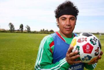 Estuvo al frente del Tricolor del 2006 al 2008. No pudo calificar a los Juegos Olímpicos de Beijing 2008 y dejó el puesto con 28 partidos, 15 ganados, cuatro empatados y nueve perdidos, lo que da una efectividad del 58.33%.