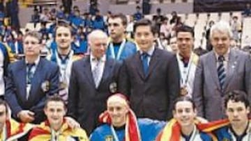 <b>PRESIDENT. </b>Pasqual Maragall festejó el triunfo de ayer, en Macao.