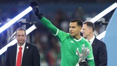 Campeón, figura del torneo y, aun así, Malagón no se confía