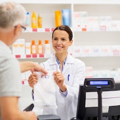 Ni parches de nicotina ni chicles de farmacia: el NHS británico pide pasar al dispositivo crucificado en España para dejar de fumar