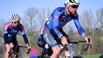 Alpecin-Premier Tech's Dutch rider Mathieu van der Poel takes part in a track reconnaissance session ahead of this weekend's one-day cycling race Omloop Het Nieuwsblad, the opening race of the Flemish classic one day races season, in Sint-Kornelis-Horebeke on February 26, 2026. (Photo by ELIAS ROM / Belga / AFP) / Belgium OUT
