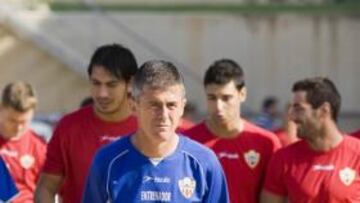 <b>AL MANDO. </b>Lucas Alcaraz, en sus primeros días en Almería.