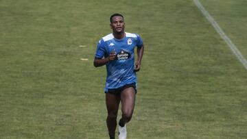 Uche Agbo se desvincula del Deportivo