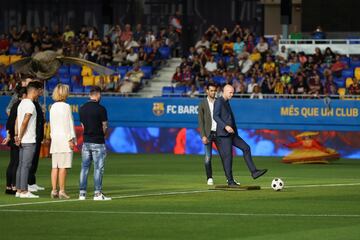 Jordi Cruyff is honoured with the inaugural kick-off.