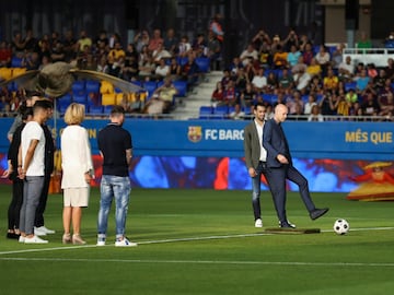 Jordi Cruyff is honoured with the inaugural kick-off.