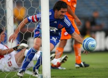 Marcelo Salas jugó un excelente partido en aquella tarde de 2008, cuando "colgó" los botines tras el triunfo ante Cobreloa.