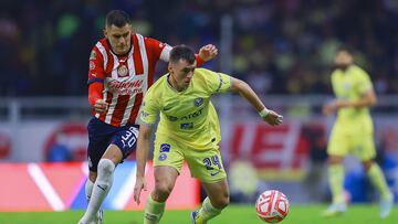 (L-R), Sergio Flores of Guadalajara and Federico Vinas of America during the game America vs Guadalajara, corresponding Round 15 the Torneo Apertura 2022 of the Liga BBVA MX at Azteca Stadium, on September 17, 2022.
<br><br>
(I-D), Sergio Flores de Guadalajara y Federico Vinas de America durante el partido America vs Guadalajara, correspondiente a la Jornada 15 del Torneo Apertura 2022 de la Liga BBVA MX en el Estadio Azteca, el 17 de Septiembre de 2022.