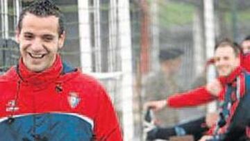 <b>FELIZ. </b>Soldado está contento en Pamplona. Ayer sus compañeros le piropearon cuando se marchó.