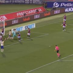 La jugada que hizo sufrir a Gary Medel: ¡la sacó en la línea!