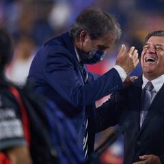 Los técnicos que se quedaron en el camino para dirigir al ‘Tri’