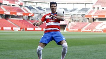 Anto&ntilde;&iacute;n, durante su presentaci&oacute;n con el Granada.