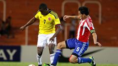 Mauricio Cuero y Gustavo Gómez durante el partido entre Colombia y Paraguay en el Sudamericano Sub 20.