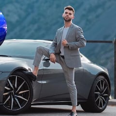 El youtuber Salva se compra un Aston Martin de 180.000 euros y lo destroza de inmediato