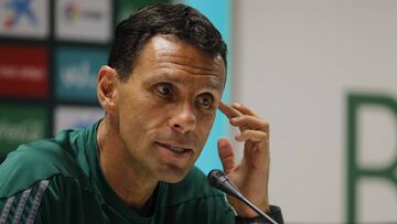 Poyet: "Se está siendo injusto con Sampaoli y el Sevilla"