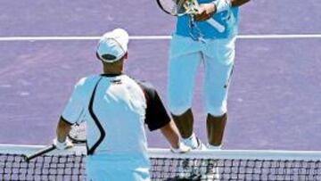 <b>RÁPIDO. </b>Nadal se encamina a felicitar a Davydenko.