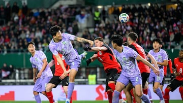 Vienna (Austria), 31/03/2026.- Minjae Kim of South Korea in action against Marcel Sabitzer of Austria during the international friendly match between Austria and South Korea in Vienna, Austria, 31 March 2026. (Futbol, Amistoso, Corea del Sur, Viena) EFE/EPA/MAX SLOVENCIK