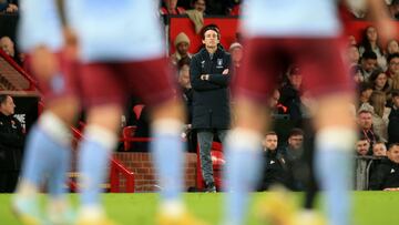 Aston Villa's Spanish head coach Unai Emery reacts during the English League Cup third round football match between Manchester United and Aston Villa at Old Trafford in Manchester, north west England, on November 10, 2022. (Photo by Lindsey Parnaby / AFP) / RESTRICTED TO EDITORIAL USE. No use with unauthorized audio, video, data, fixture lists, club/league logos or 'live' services. Online in-match use limited to 120 images. An additional 40 images may be used in extra time. No video emulation. Social media in-match use limited to 120 images. An additional 40 images may be used in extra time. No use in betting publications, games or single club/league/player publications. / 