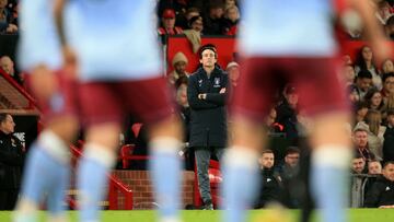 Aston Villa's Spanish head coach Unai Emery reacts during the English League Cup third round football match between Manchester United and Aston Villa at Old Trafford in Manchester, north west England, on November 10, 2022. (Photo by Lindsey Parnaby / AFP) / RESTRICTED TO EDITORIAL USE. No use with unauthorized audio, video, data, fixture lists, club/league logos or 'live' services. Online in-match use limited to 120 images. An additional 40 images may be used in extra time. No video emulation. Social media in-match use limited to 120 images. An additional 40 images may be used in extra time. No use in betting publications, games or single club/league/player publications. / 