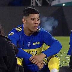 Marcos Rojo y festejo: cigarro, cerveza y pizza