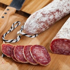 Una vietnamita vuelve a probar el fuet dos años después de su mala experiencia y es muy explícita