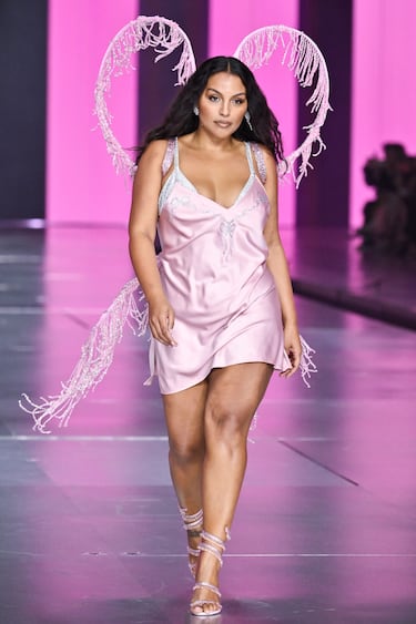 Paloma Elsesser durante el desfile de Victoria's Secret Fashion Show en Brooklyn.