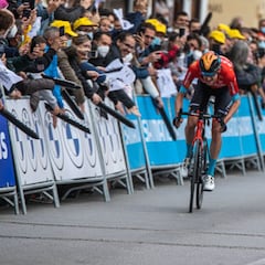 Poels remata un recital del Bahrain con victoria y liderato