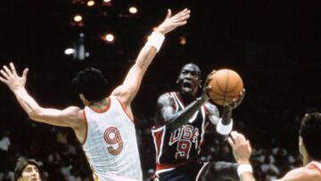 US basketball player Michael Jordan is about to shoot during a match against Spain at Los Angeles on April 04, 1984 during the Olympic Games in Los Angeles. The United States team won the gold medal. / AFP / -        (Photo credit should read -/AFP/Getty Images)