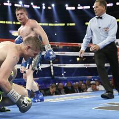 Canelo Álvarez derrotó por KO a Liam Smith en 9 rounds