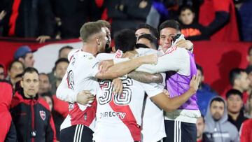 ROSARIO, ARGENTINA - APRIL 16: Pablo Solari of River Plate celebrates with teammates after scoring the team´s first goal during a Liga Profesional 2023 match between Newell's Old Boys and River Plate at Marcelo Bielsa Stadium on April 16, 2023 in Rosario, Argentina. (Photo by Marcos Brindicci/Getty Images)