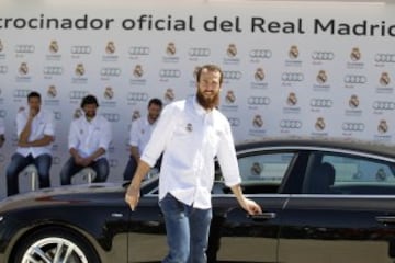 Sergio Rodríguez, durante la entrega de coches oficiales Audi a toda la plantilla de baloncesto al completo, que ha tenido lugar junto al estadio Alfredo Di Stéfano.